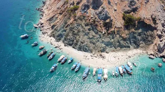 Suluada (Water Island) Private Yacht Cruise Photos 5