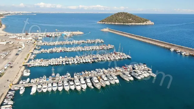 Private Daytime Yacht Cruise Photos 1