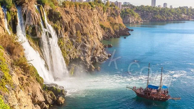 Private Daytime Yacht Cruise Photos 1